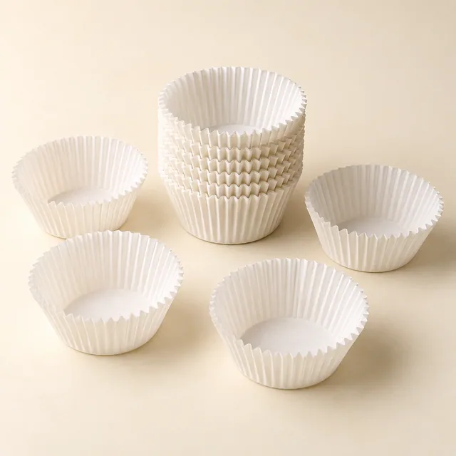 Eigene Illustration: Weiße gefaltete Papierförmchen für Muffins und Cupcakes