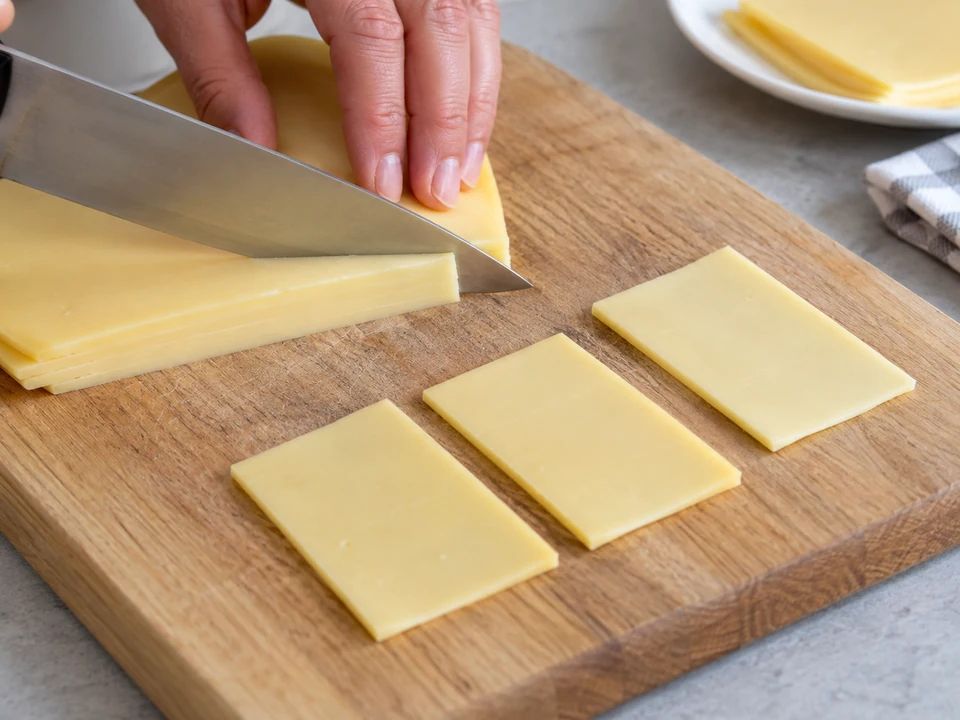 Käse zuschneiden