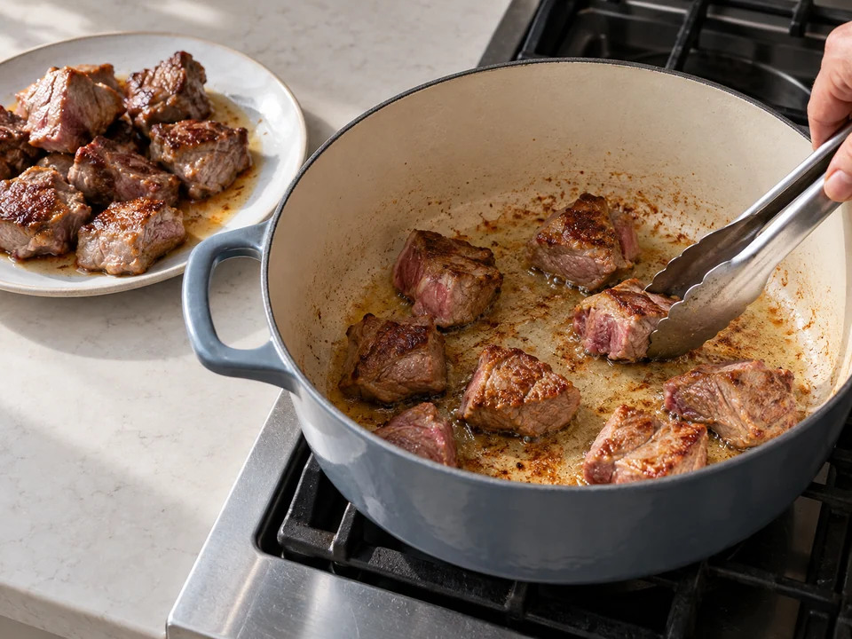 Lamm portionsweise bräunen